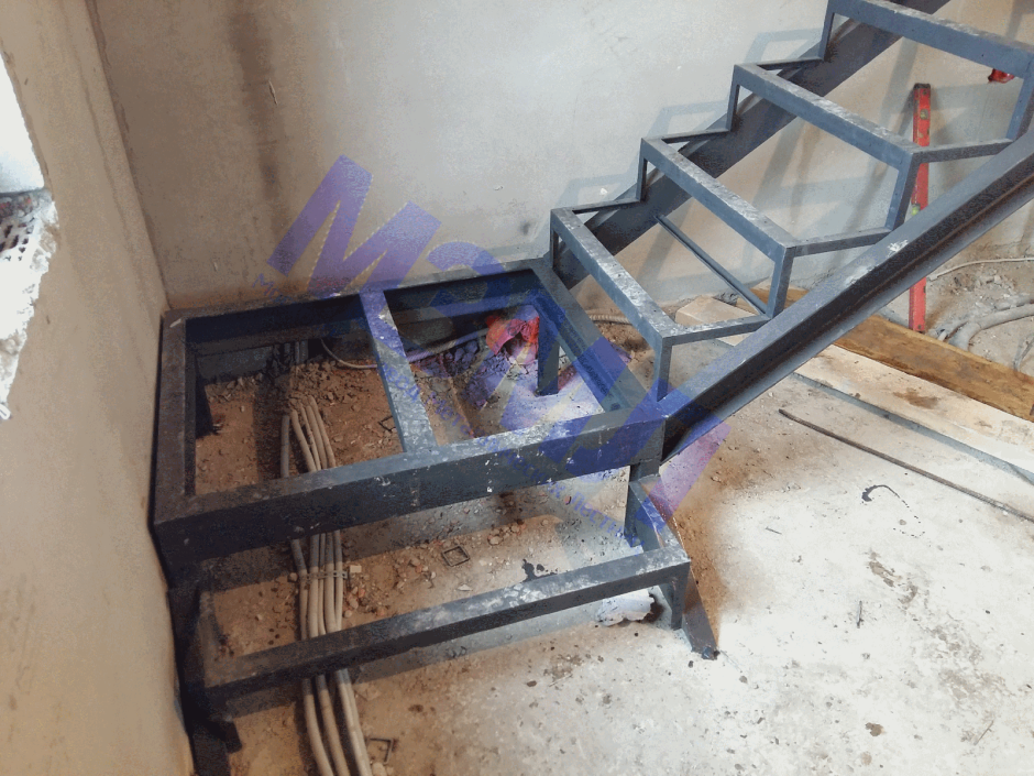 Каркас лестницы из металла