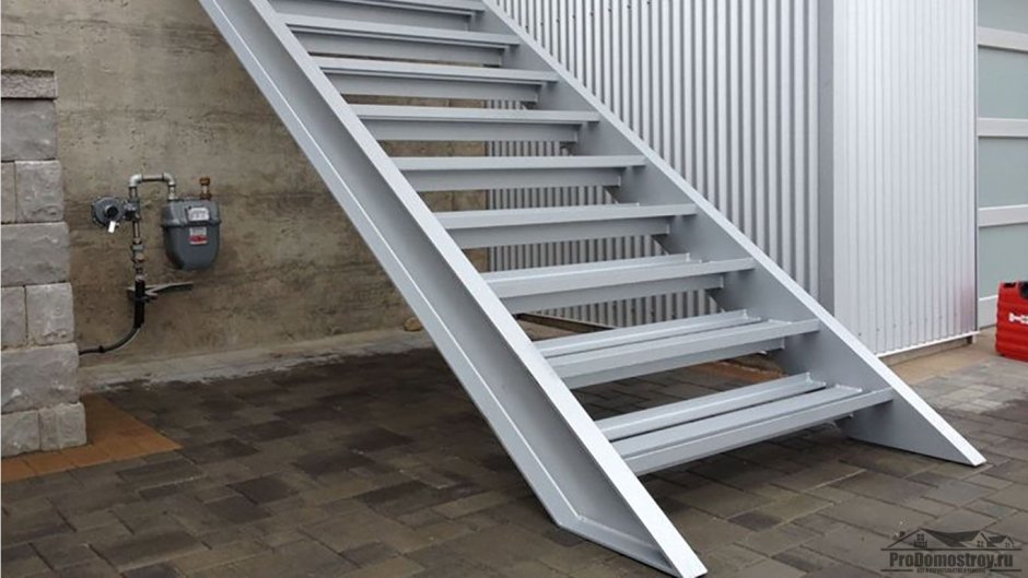 Лестница из уголка 50х50