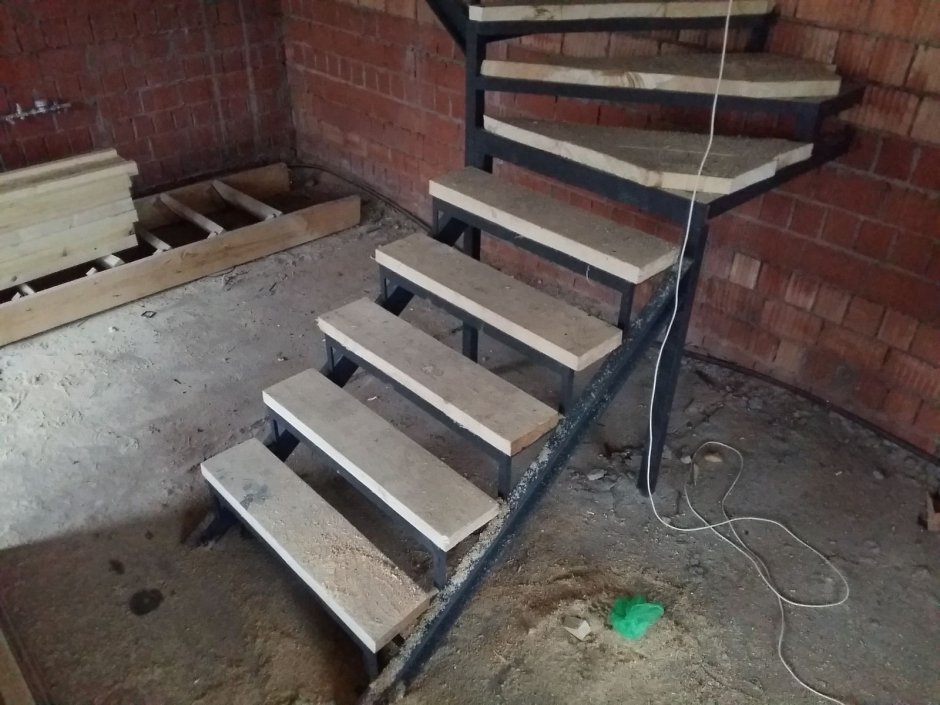 Лестница металлическая, высота 1100мм