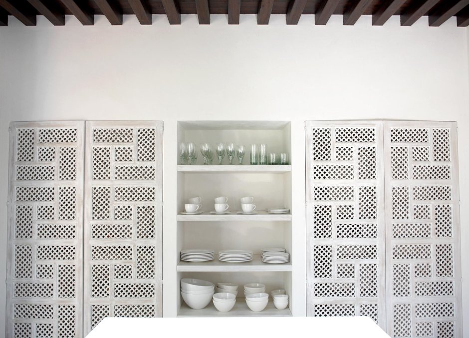 Кухонные шкафы с перфорированными дверцами