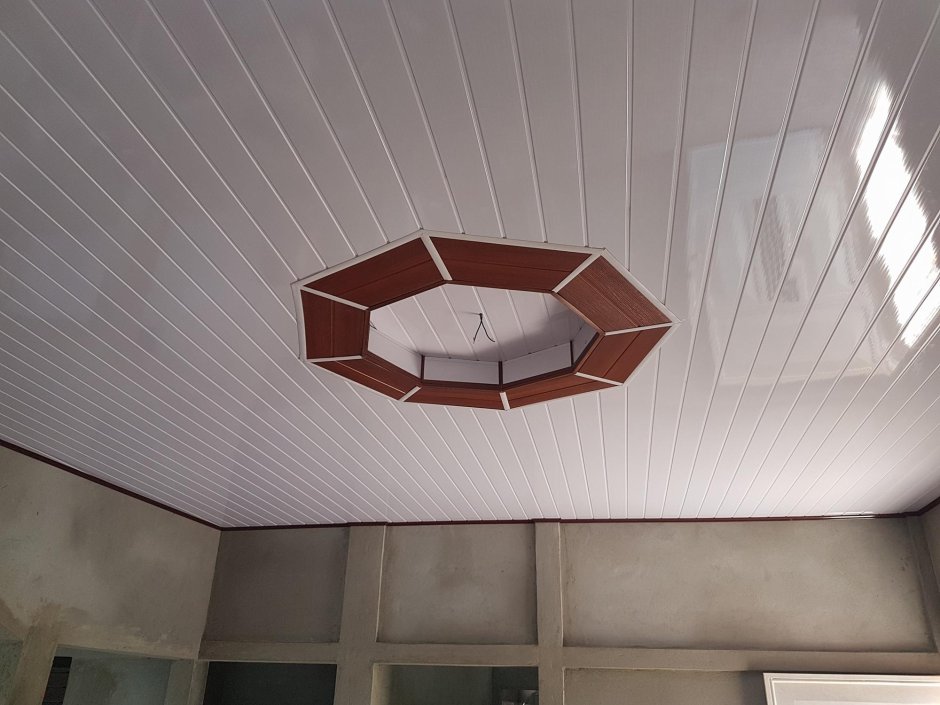 Потолок из ПВХ