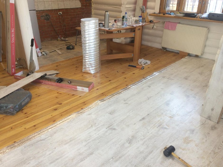 Ламинат в доме из бруса