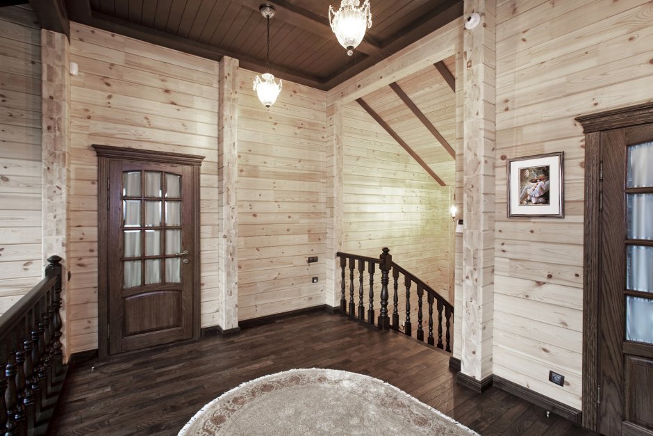 Интерьер кухни в доме из клееного бруса