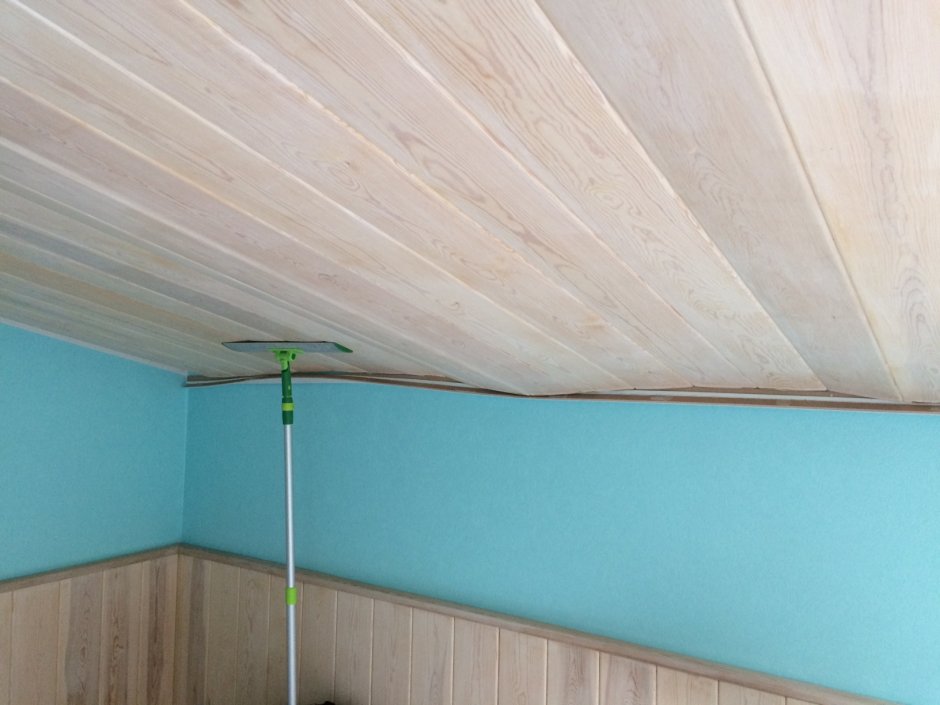 Потолок обшитый вагонкой