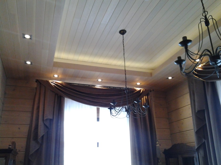 Комбинированный потолок из вагонки