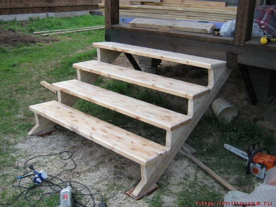 Деревянные ступени для крыльца