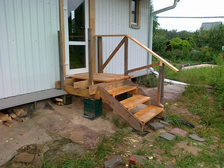 Деревянное крыльцо для дачи