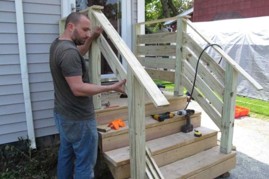 Ступеньки к каркасному дому