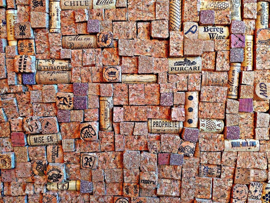 Стена из винных пробок