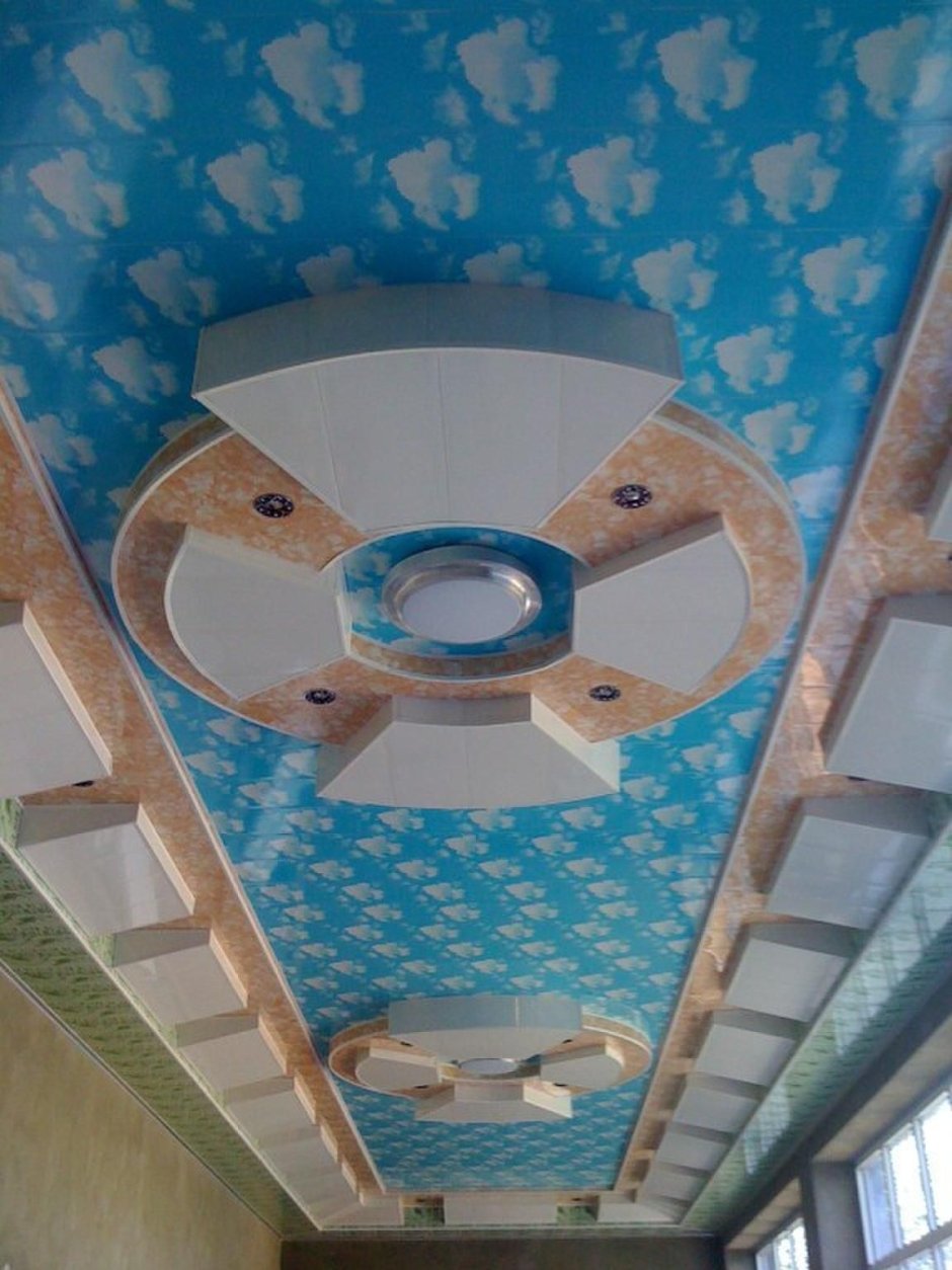 Фигурный потолок из панелей