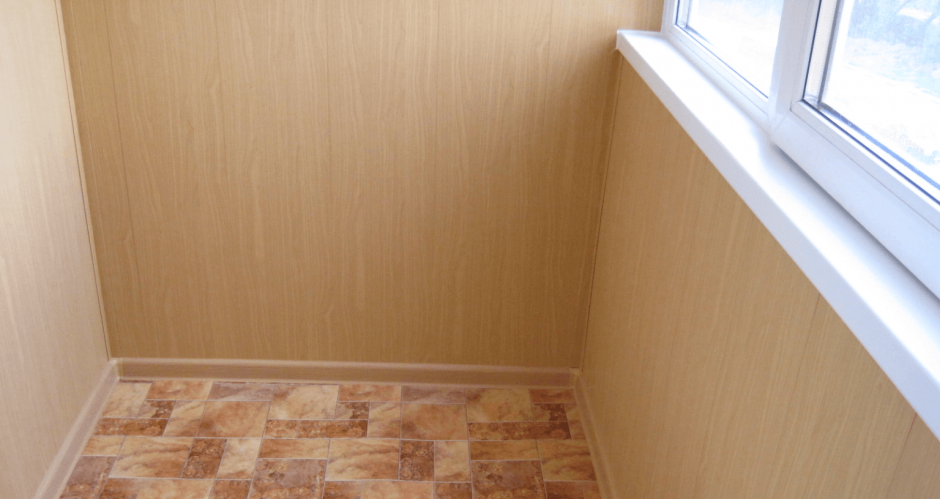 Отделка балкона панелями ПВХ