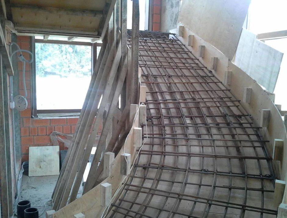 Армировка бетонной лестницы