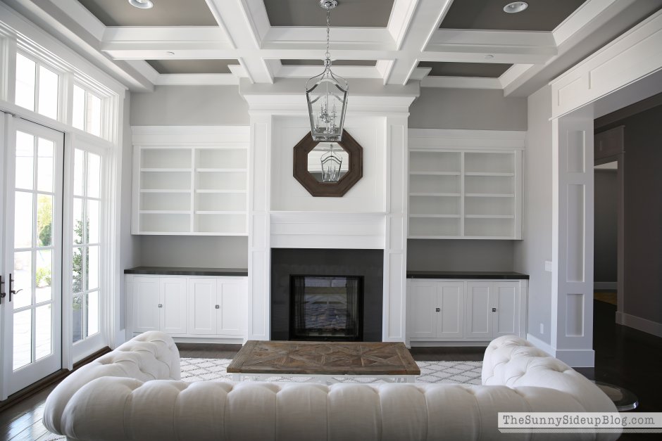 Серый потолок из гипсокартона