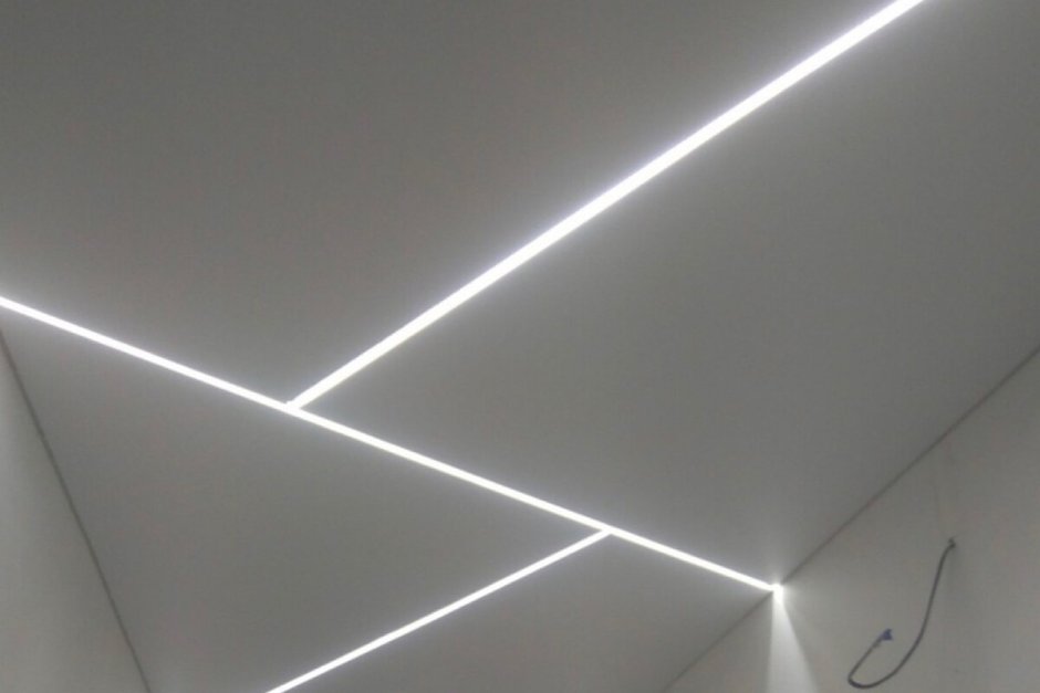 Потолок световые линии в коридор
