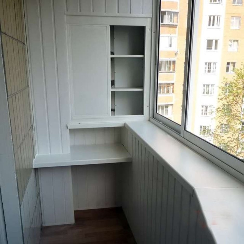 Шкафчик на узкий балкон