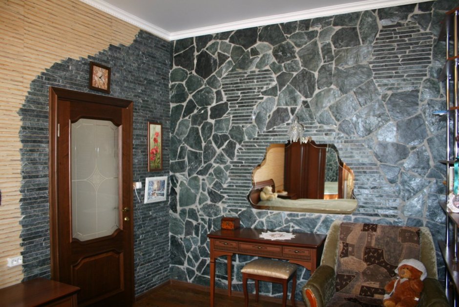 Отделка диким камнем