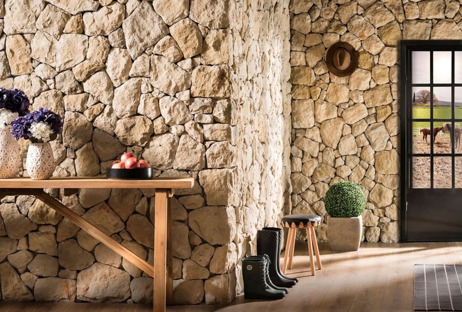 Стена из природного камня