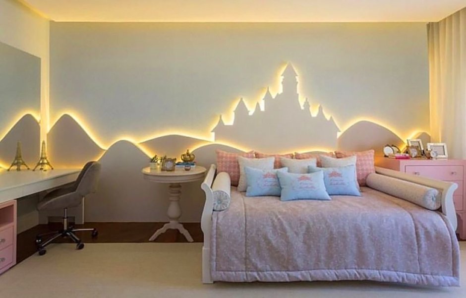 Декорация на стену с подсветкой