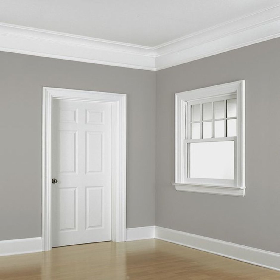 белый плинтус в интерьере напольный с белыми дверями