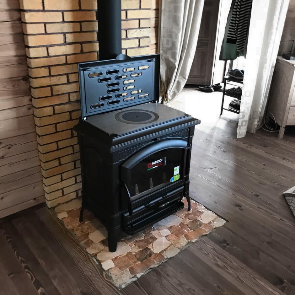 Облицовка стены за печью камином