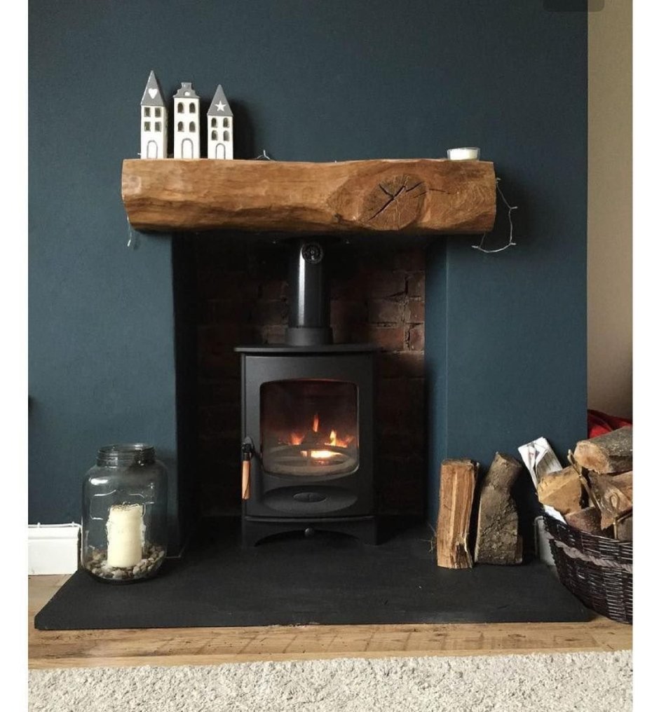 Чугунный камин в доме