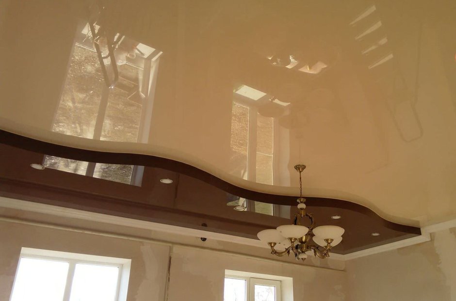 Натяжной потолок коричневый с белым