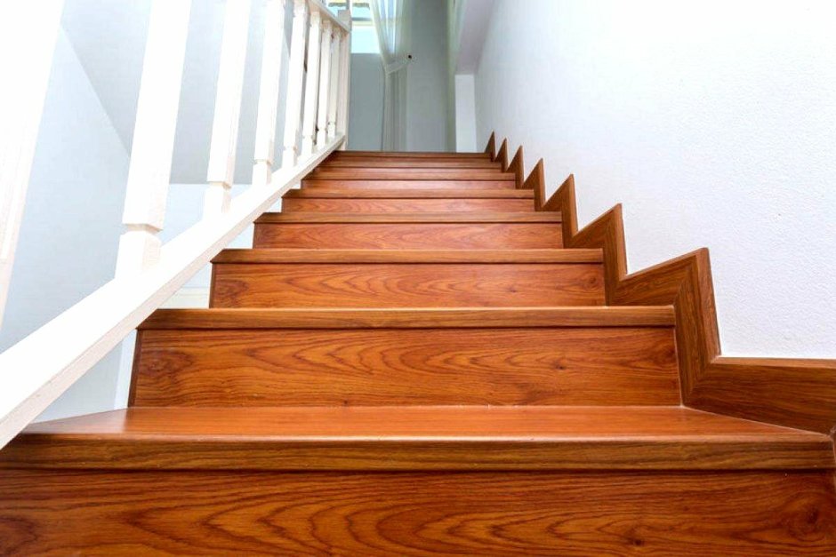 Отделка лестницы деревом