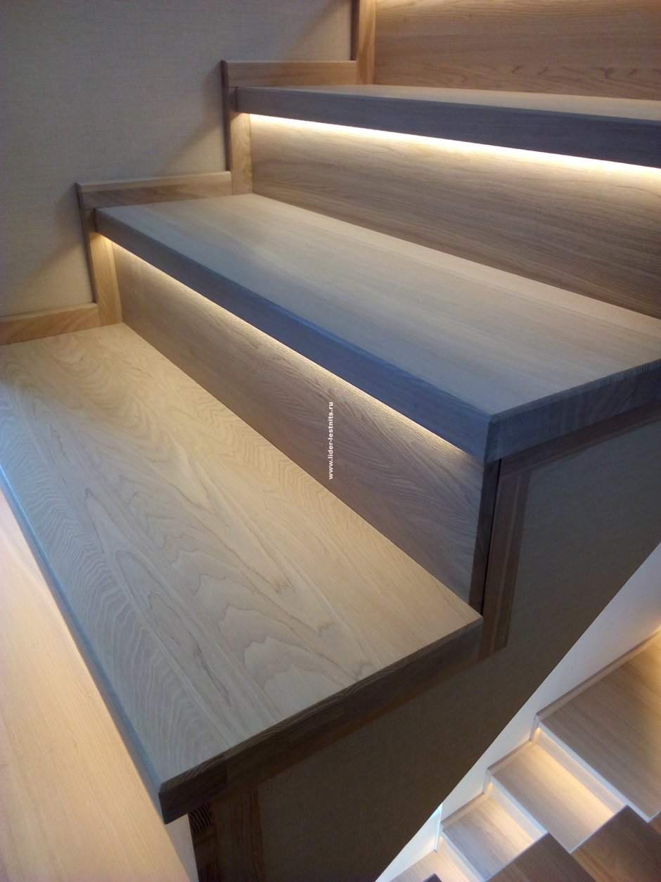 Цвет ступеней лестницы из дерева