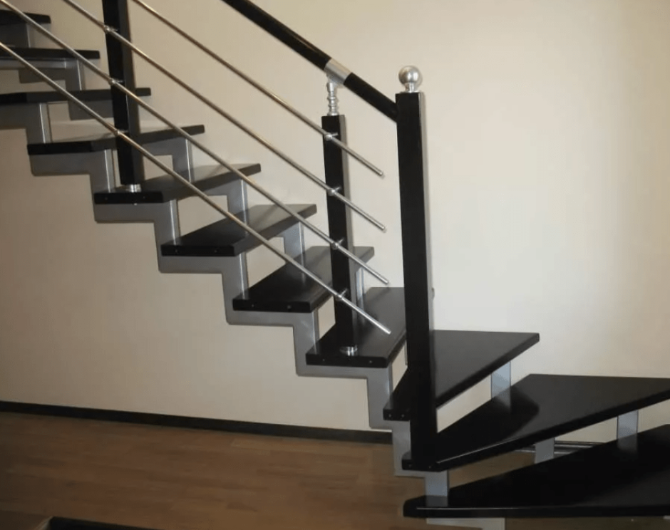 Лестница металл 40на40