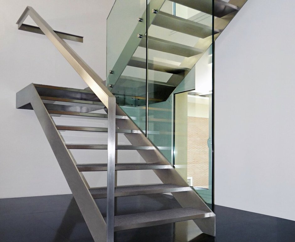 Лестница из нержавейки