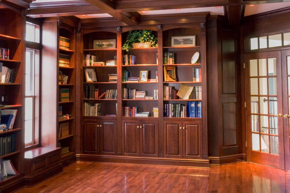 Комната с книжным шкафом