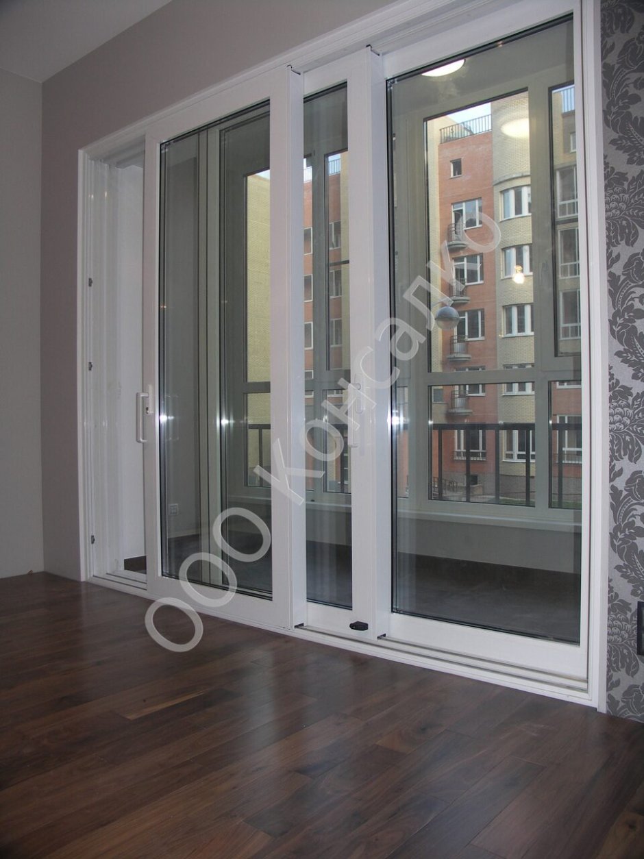Алюминиевая балконная дверь Schuco