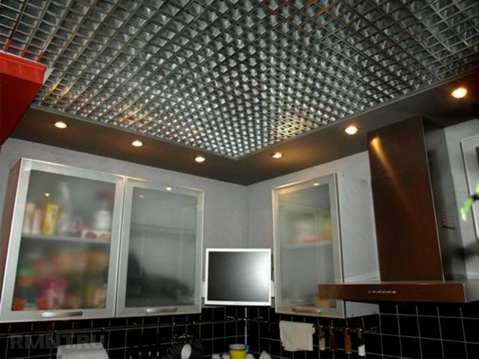 Решетчатый потолок в кухню