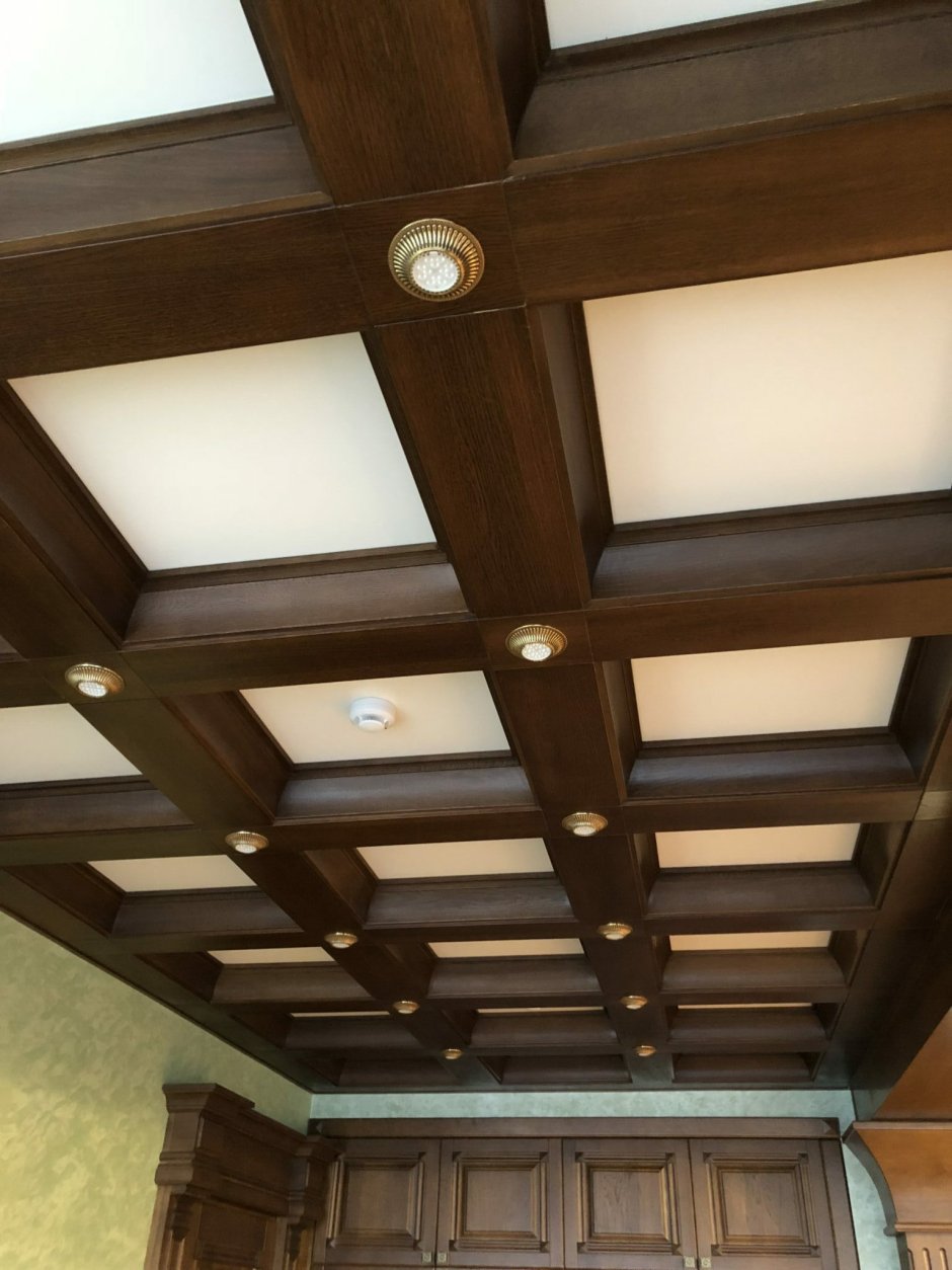 Оригинальный потолок из дерева