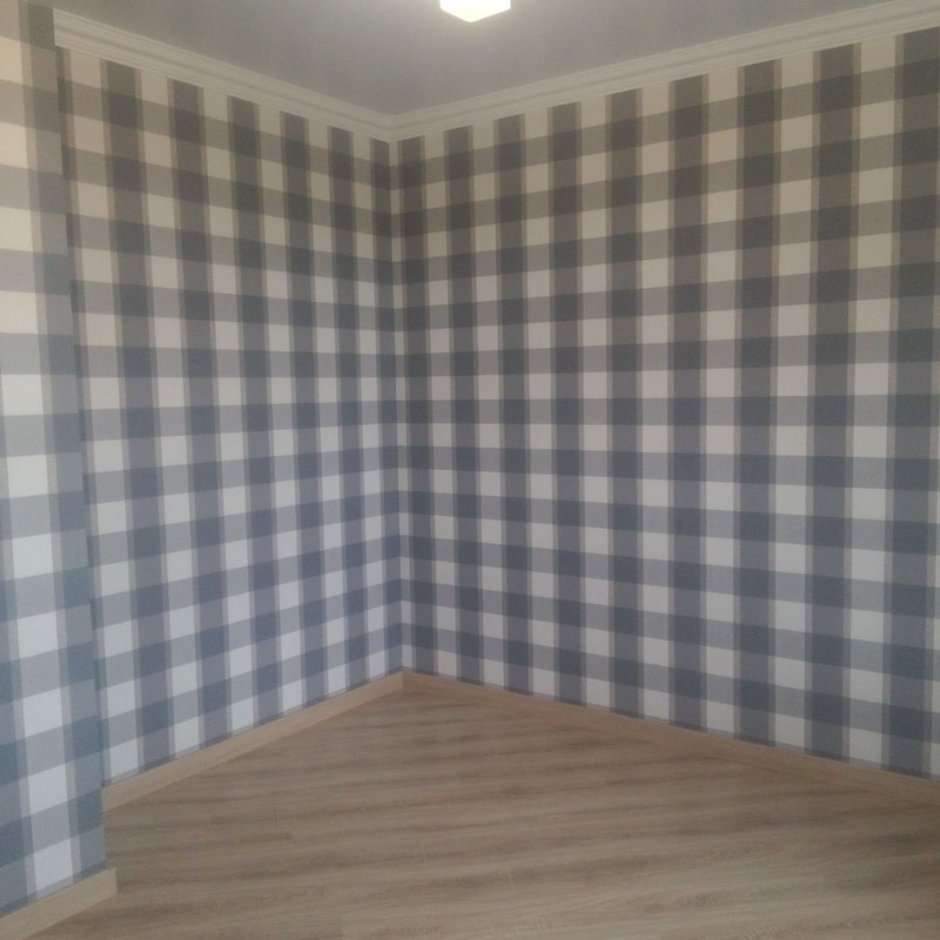 Обои в клетку в комнате