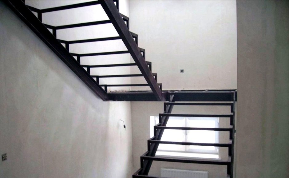 Лестница на 2 этаж на монокосоуре