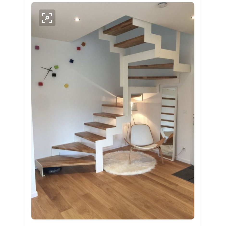 Винтовая лестница на подиуме