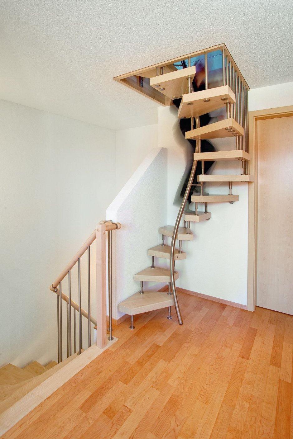 Малогабаритные лестницы на второй этаж 1 метр