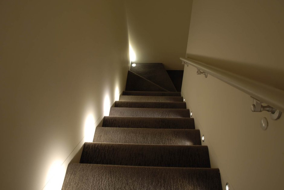 Подсветка ступеней лестницы встраиваемый светильники