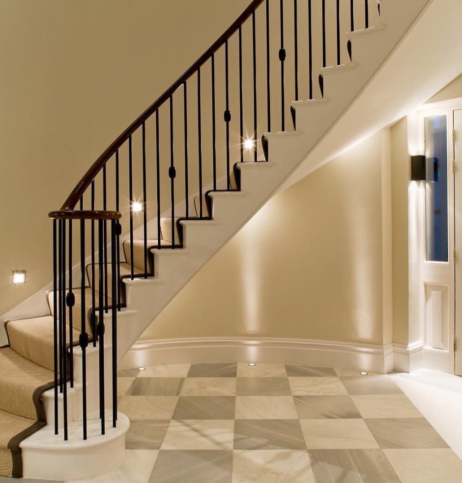 Подсветка лестницы на ступенях