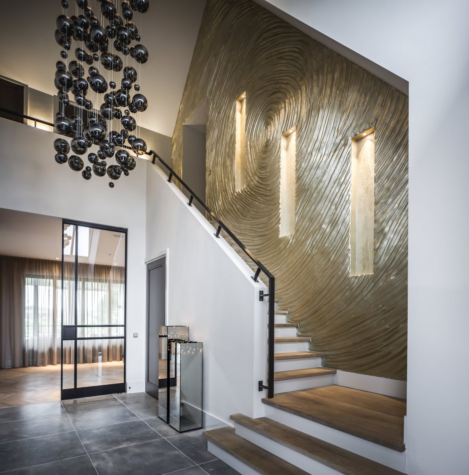 Бра на лестнице