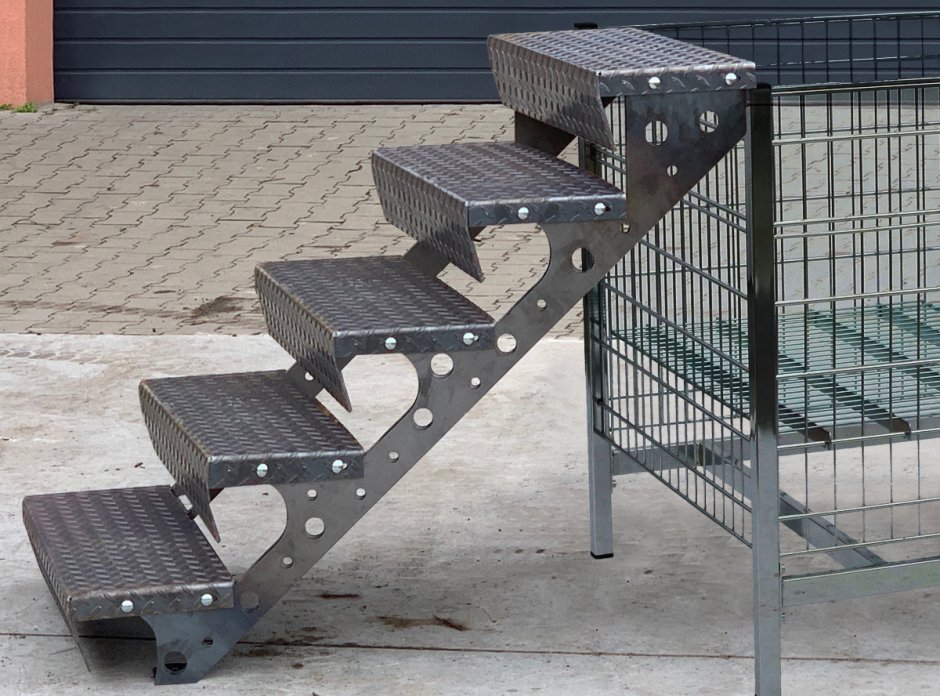 Лестница металл Ln-402