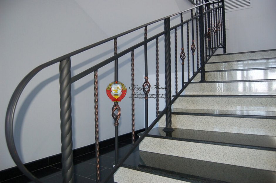 Перила из круглой металлической трубы