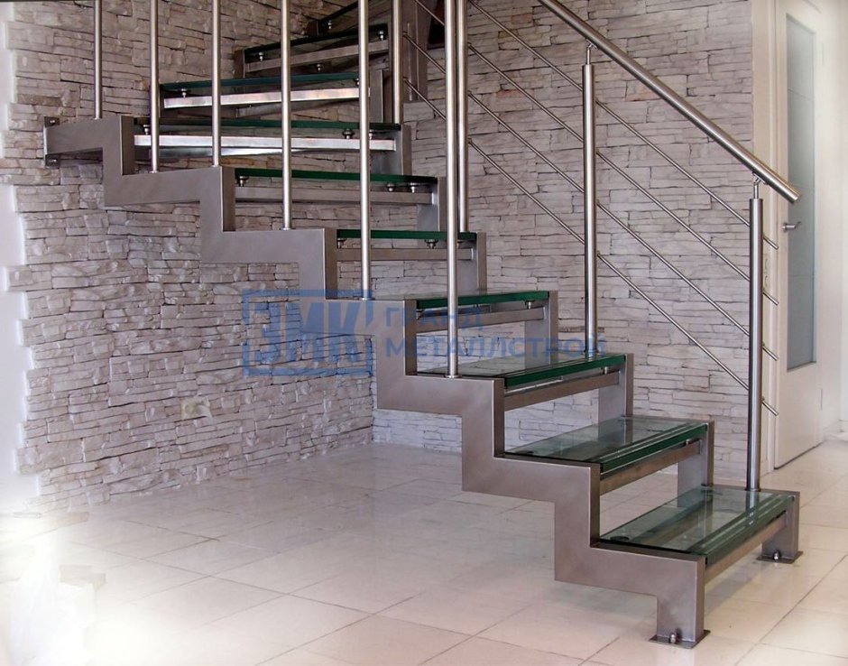 Металлическая лестница