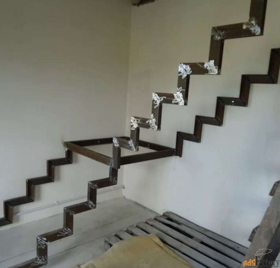 Лестница металл 40на40