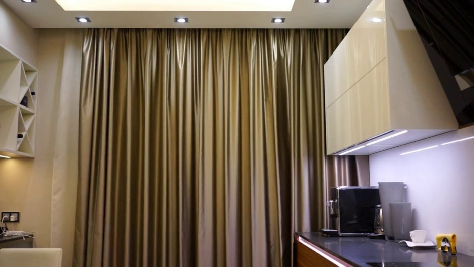 Потолочный карниз для натяжных потолков