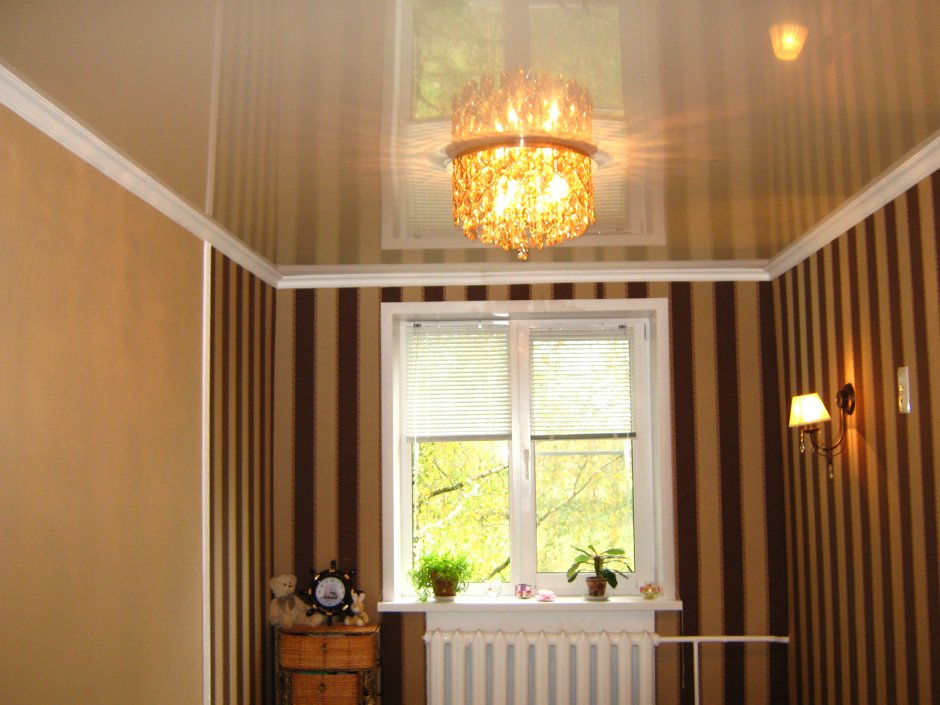 Натяжные потолки и жалюзи