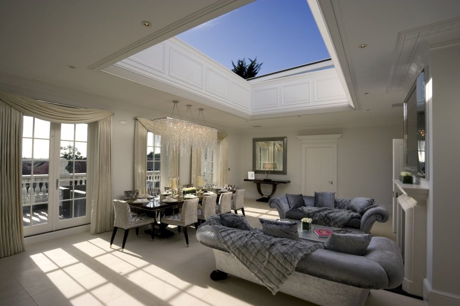 Натяжной потолок с эркером