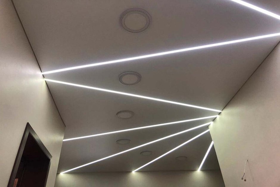 Световые линии Flexy в натяжном потолке