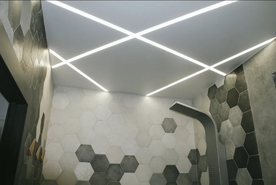 Натяжной потолок с линейной подсветкой